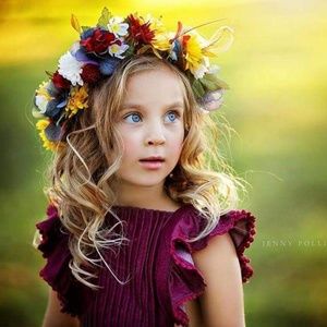 Sleeveless jumpsuit with head wreath